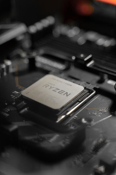 CPUはどのような鉱物でできていますか