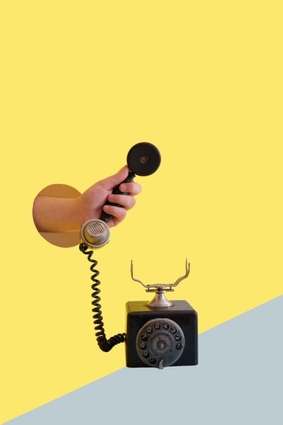 古い電話を新しいキャリアで使用できますか
